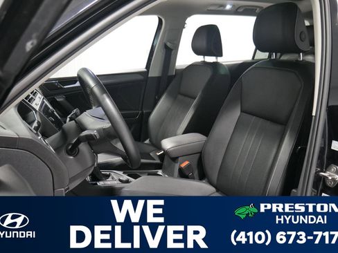Used 2022 Volkswagen Tiguan SE w/ Panoramic Sunroof Package image 10