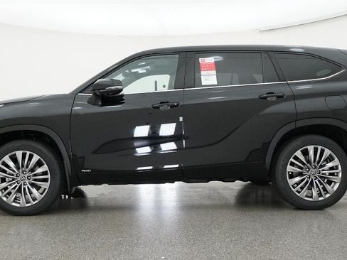 New 2026 Toyota Highlander Platinum AWD/4WD image 19
