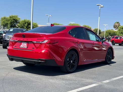 Used 2025 Toyota Camry SE w/ Convenience Package FWD image 12
