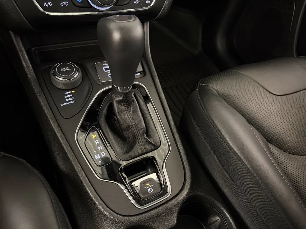 Used 2021 Jeep Cherokee Limited AWD/4WD image 28
