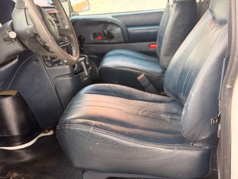 Used 2002 Chevrolet Astro RWD image 10