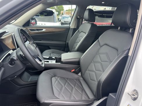 Used 2024 Volkswagen Atlas SE FWD image 16