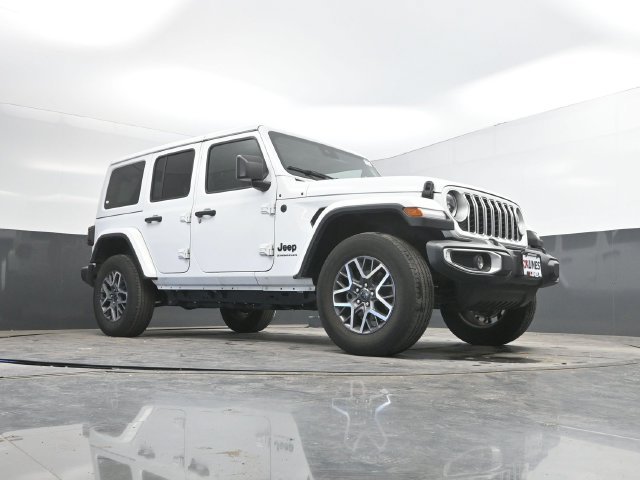 Used 2025 Jeep Wrangler Unlimited Sahara AWD/4WD image 46