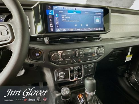 New 2025 Jeep Gladiator Sport image 30