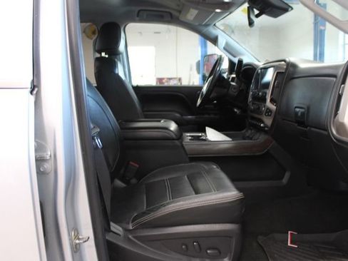 Used 2018 GMC Sierra 2500 Denali w/ Duramax Plus Package AWD/4WD image 15