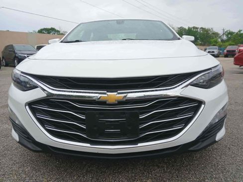 Used 2022 Chevrolet Malibu LT FWD image 2