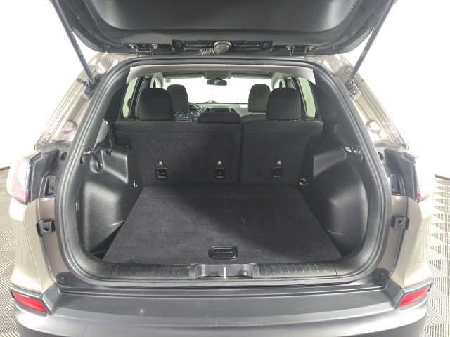 Used 2019 Jeep Cherokee Latitude w/ Popular Appearance Group AWD/4WD image 6