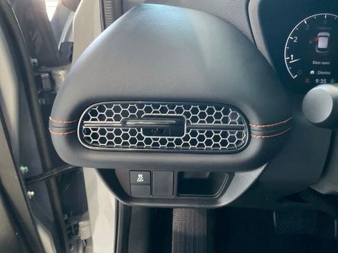 Certified 2025 Honda HR-V Sport image 8