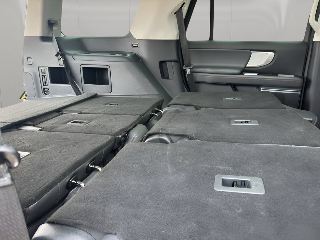 Used 2025 Ford Expedition Active AWD/4WD image 16
