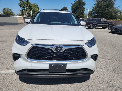 Used 2023 Toyota Highlander Limited FWD image 8