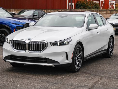 New 2027 BMW 530i RWD image 3