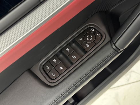 New 2026 Porsche Cayenne image 28