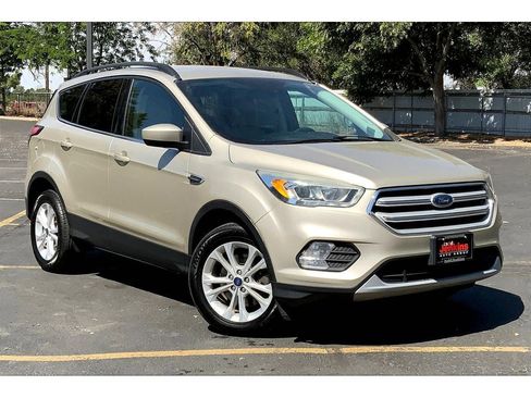 Used 2018 Ford Escape SEL image 2