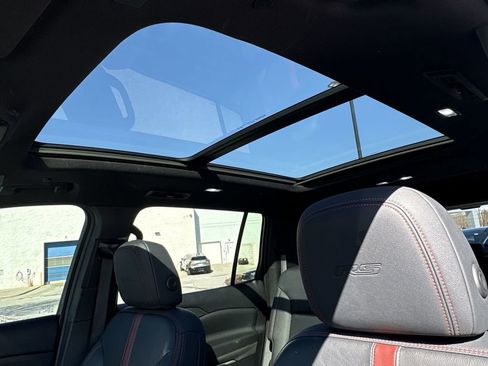 Certified 2024 Chevrolet Traverse RS image 21