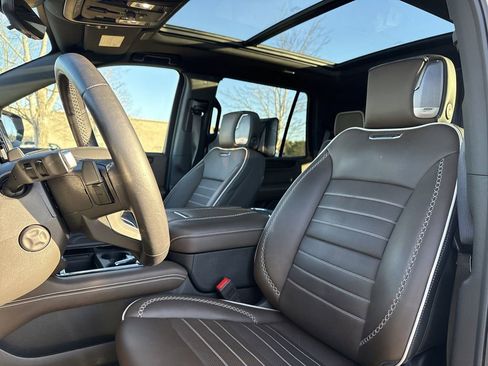 Used 2025 GMC Yukon Denali Ultimate image 9