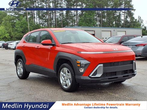 Used 2024 Hyundai Kona SE image 1
