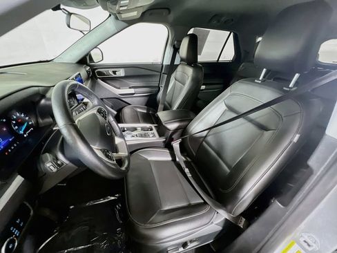 Used 2024 Ford Explorer XLT w/ Equipment Group 202A AWD/4WD image 18