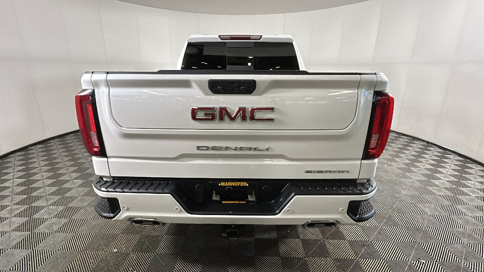 Used 2021 GMC Sierra 1500 Denali w/ Driver Alert Package II AWD/4WD image 4