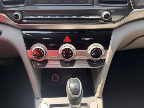 Used 2019 Hyundai Elantra SEL FWD image 11