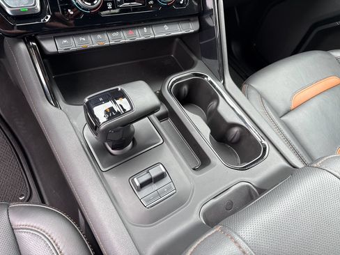 Certified 2025 GMC Sierra 1500 AT4 w/ AT4 Premium Package AWD/4WD image 31