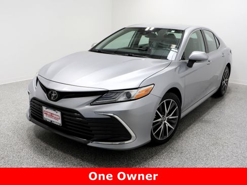 Used 2024 Toyota Camry XLE image 2