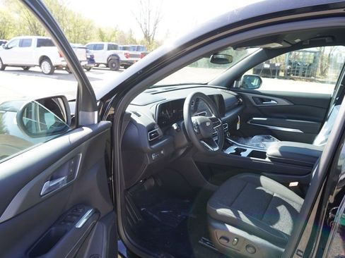 New 2025 Chevrolet Traverse LT image 10