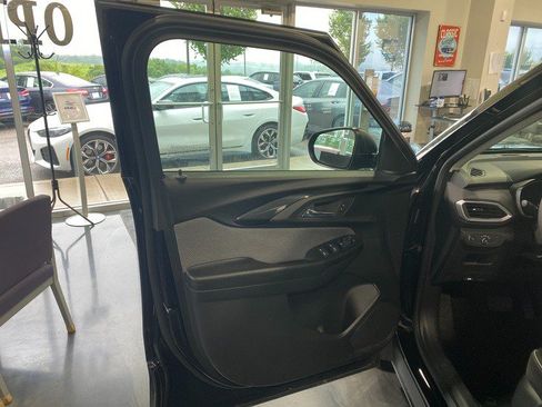 Used 2023 Chevrolet TrailBlazer LS FWD image 11