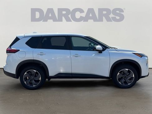 Used 2024 Nissan Rogue SV FWD image 8