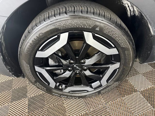 Certified 2025 Kia Telluride S FWD image 30