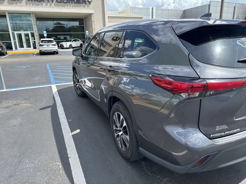 Used 2022 Toyota Highlander XLE image 8