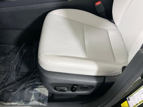 Used 2025 Lexus RX 350h w/ Accessory Package image 19