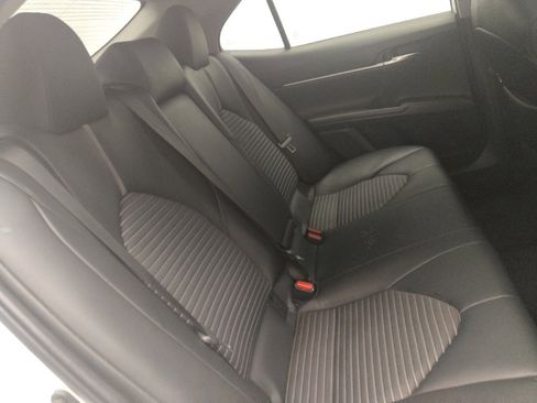 Used 2022 Toyota Camry SE FWD image 19