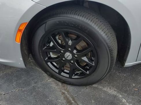 Certified 2024 Chrysler Pacifica Touring-L image 3