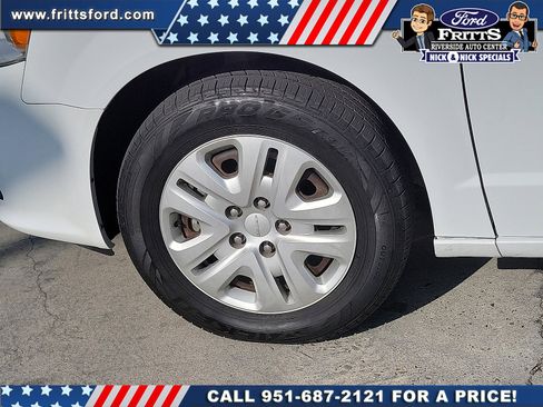 Used 2018 Dodge Grand Caravan SE w/ UConnect Hands-Free Group FWD image 17