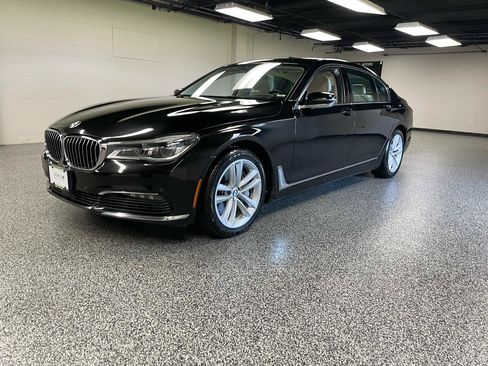 Used 2018 BMW 750i xDrive AWD/4WD image 10
