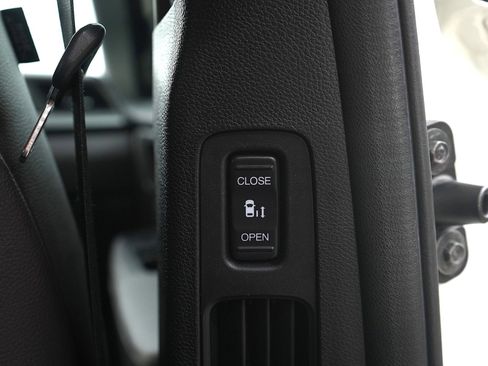 Used 2018 Honda Odyssey Touring image 18