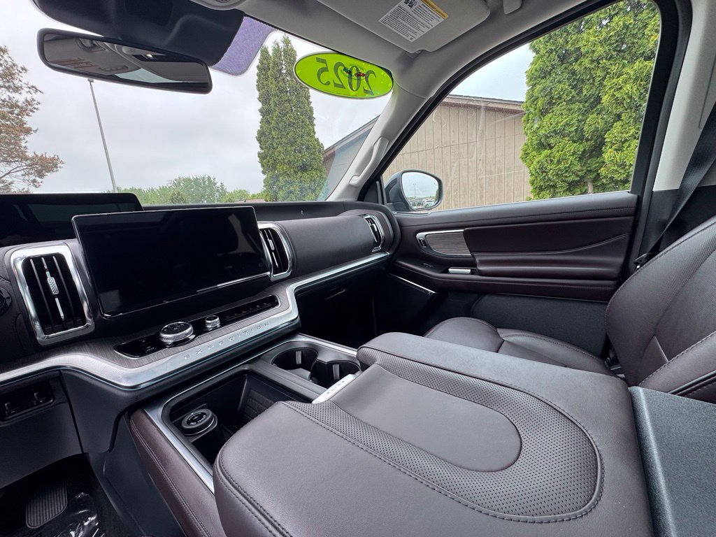 Used 2025 Ford Expedition Platinum w/ Platinum Ultimate Package AWD/4WD image 21