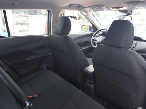 New 2025 Nissan Kicks Play S image 17