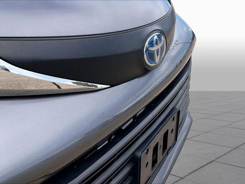 Used 2025 Toyota Sienna XLE FWD image 28