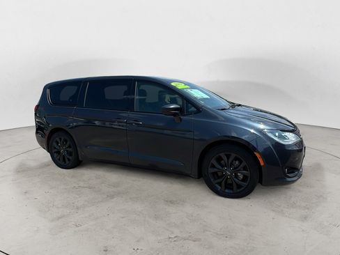Used 2019 Chrysler Pacifica Touring Plus FWD image 8