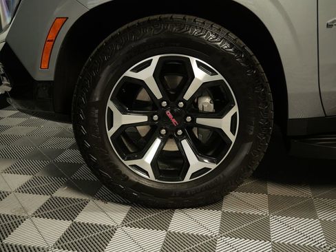 Used 2025 GMC Yukon AT4 w/ Premium Trailering Package AWD/4WD image 10