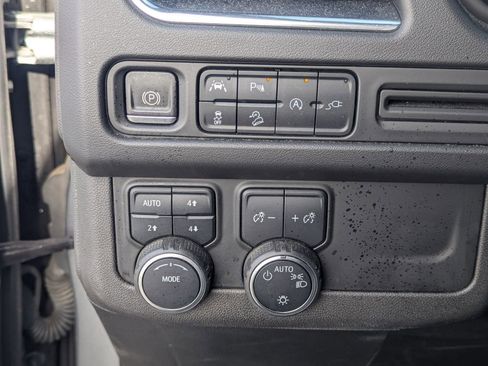 Used 2022 Chevrolet Suburban Premier AWD/4WD image 23