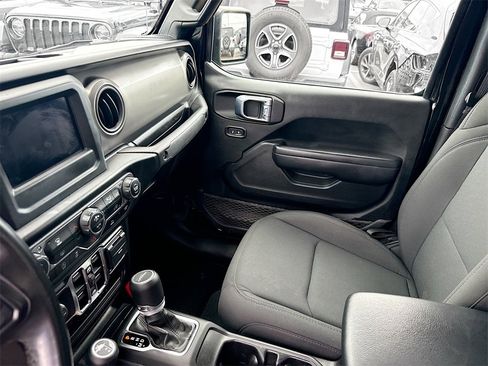 Used 2021 Jeep Gladiator Sport image 26