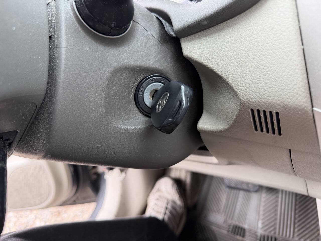 Used 2010 Toyota Corolla LE FWD image 43