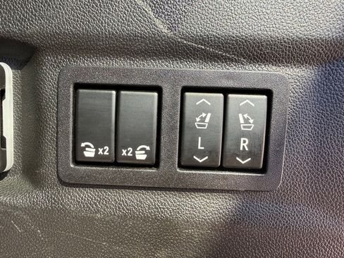 Used 2022 GMC Yukon SLT w/ SLT Premium Package image 21