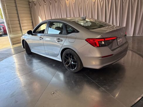 Used 2023 Honda Civic Sport image 5