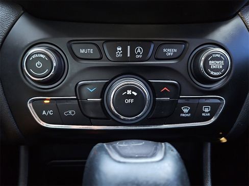 Used 2020 Jeep Cherokee Latitude image 26