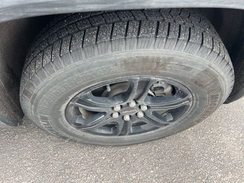 Used 2021 GMC Acadia AT4 w/ Technology Package image 14