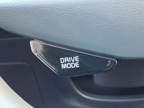 Used 2024 Kia Niro EX Touring image 28