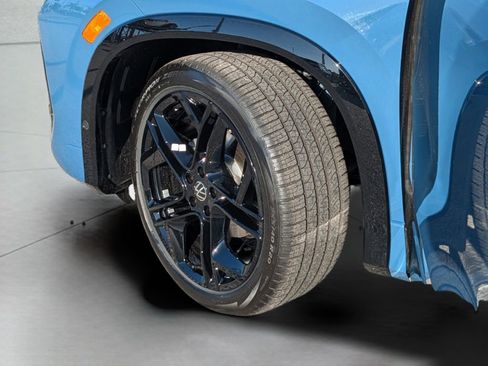 New 2026 Volkswagen Tiguan SE R-Line FWD image 31